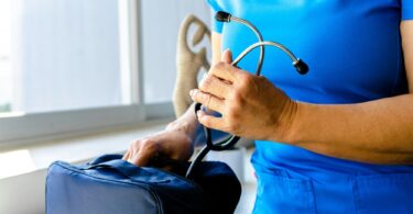 How to Become a Travel Nurse in USA and Earn Higher
